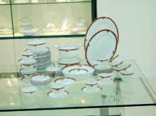 家居美学与实用兼具 探索钢化玻璃与陶瓷餐具的精致世界